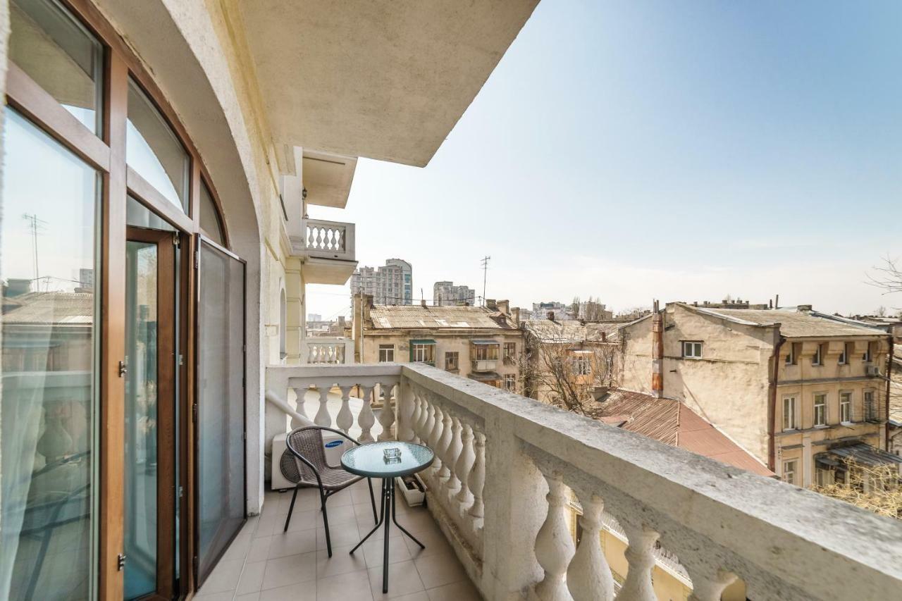 Stylish Apartment With A Balcony Overlooking The Park Odessa Dış mekan fotoğraf